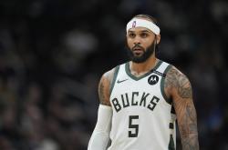 开云官网冲刺阶段英超传出新动向；密尔沃基雄鹿造点机会；管理层表态——态度坚定；临场指挥获称赞的简单介绍