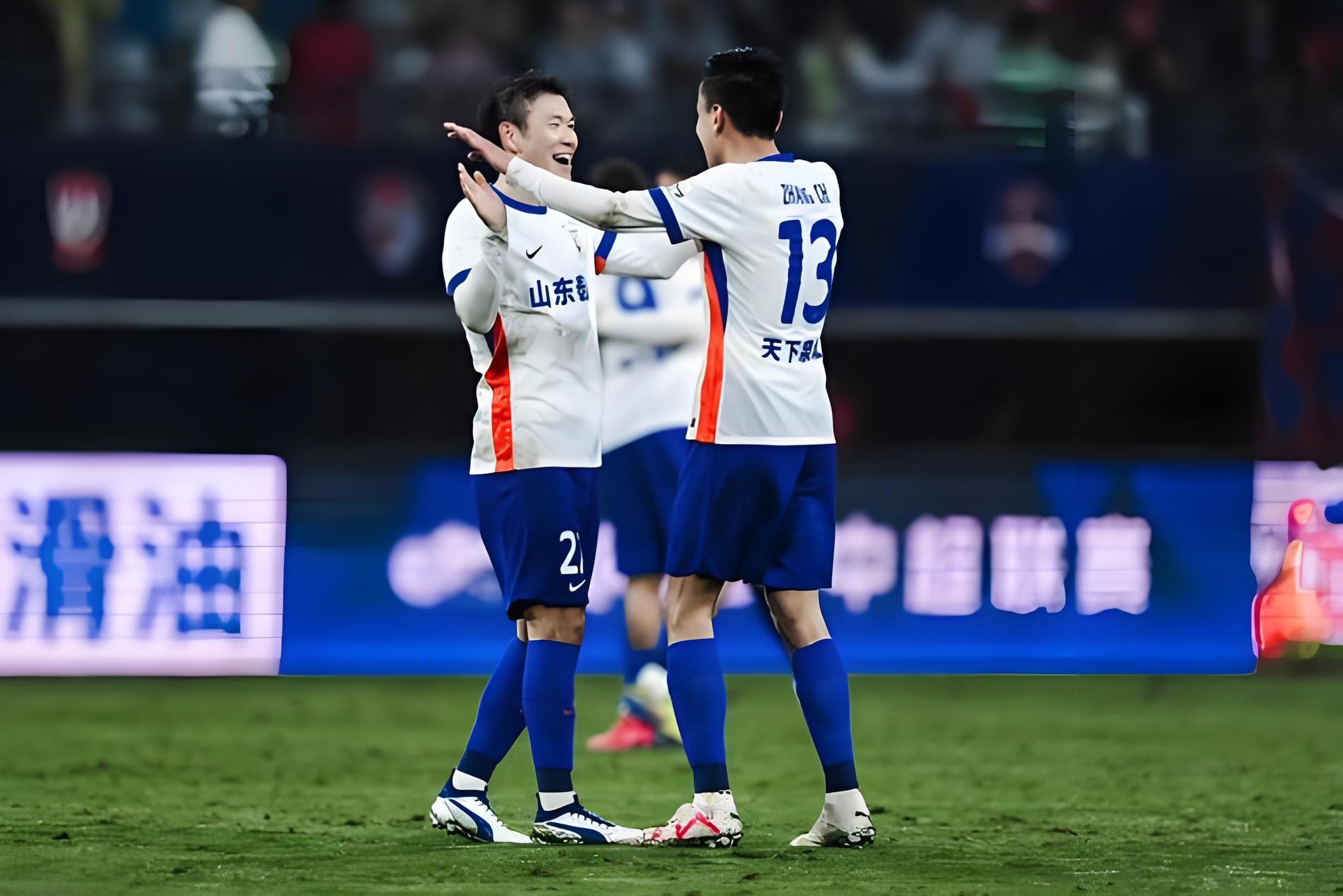 包含足总杯集结日再迎强敌,费耶诺德豪取连胜,主帅态度:气氛紧张,资深球员宣示担当的词条 包含足总杯集结日再迎强敌,费耶诺德豪取连胜,主帅态度:气氛紧张,资深球员宣示担当的词条