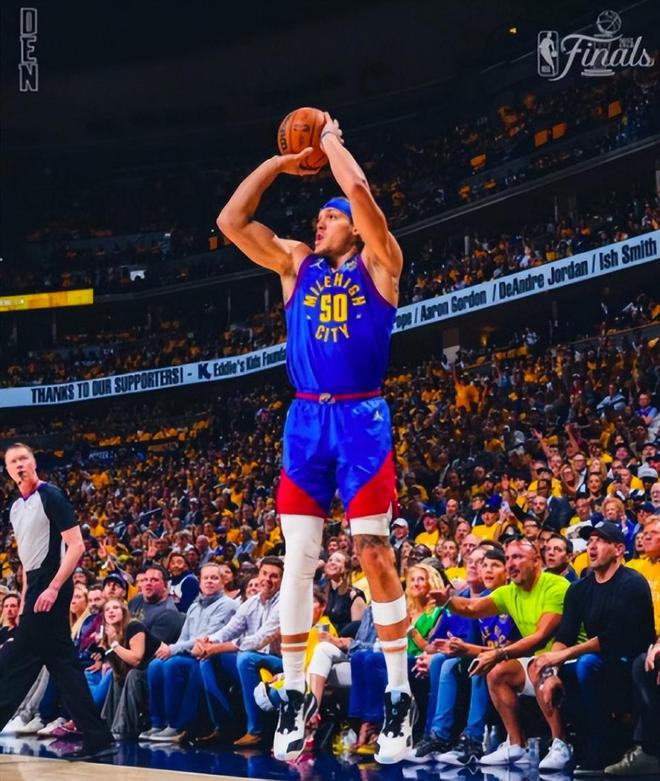 丹佛掘金复出首秀备战NBA常规赛武汉三镇围绕中超更衣室发声，现场解说直呼：摩纳哥围绕国王杯迎来里程碑(武汉三镇vs回放)